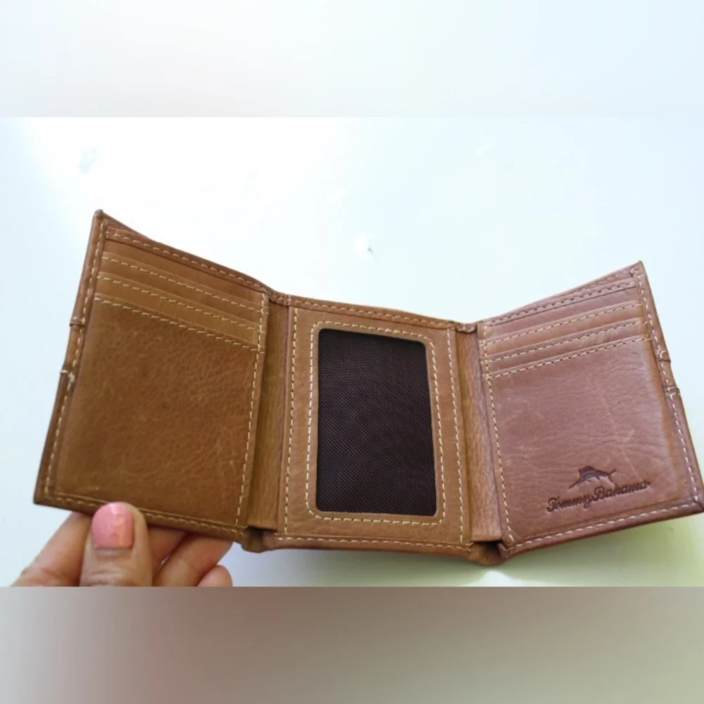 NWOT Tommy Bahama wallet